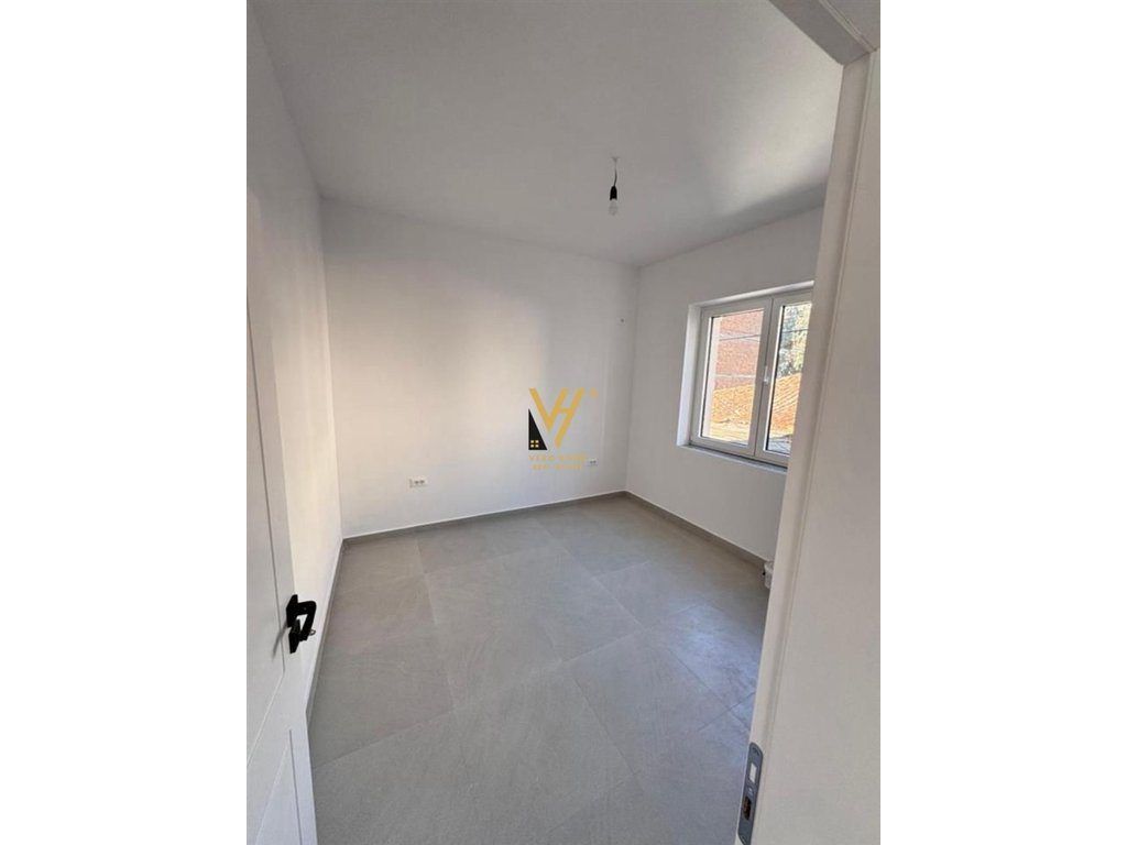 JEPET ZYRE 70 M2 ME QERA TE MINE PEZA 1.000 EURO 4