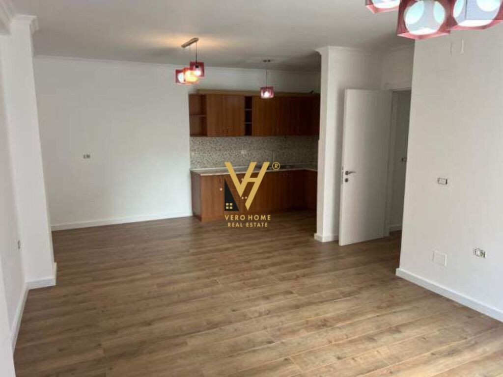 Jepet Apartament 2+1+2 me qera te Kompleksi Gener 2 100 m2