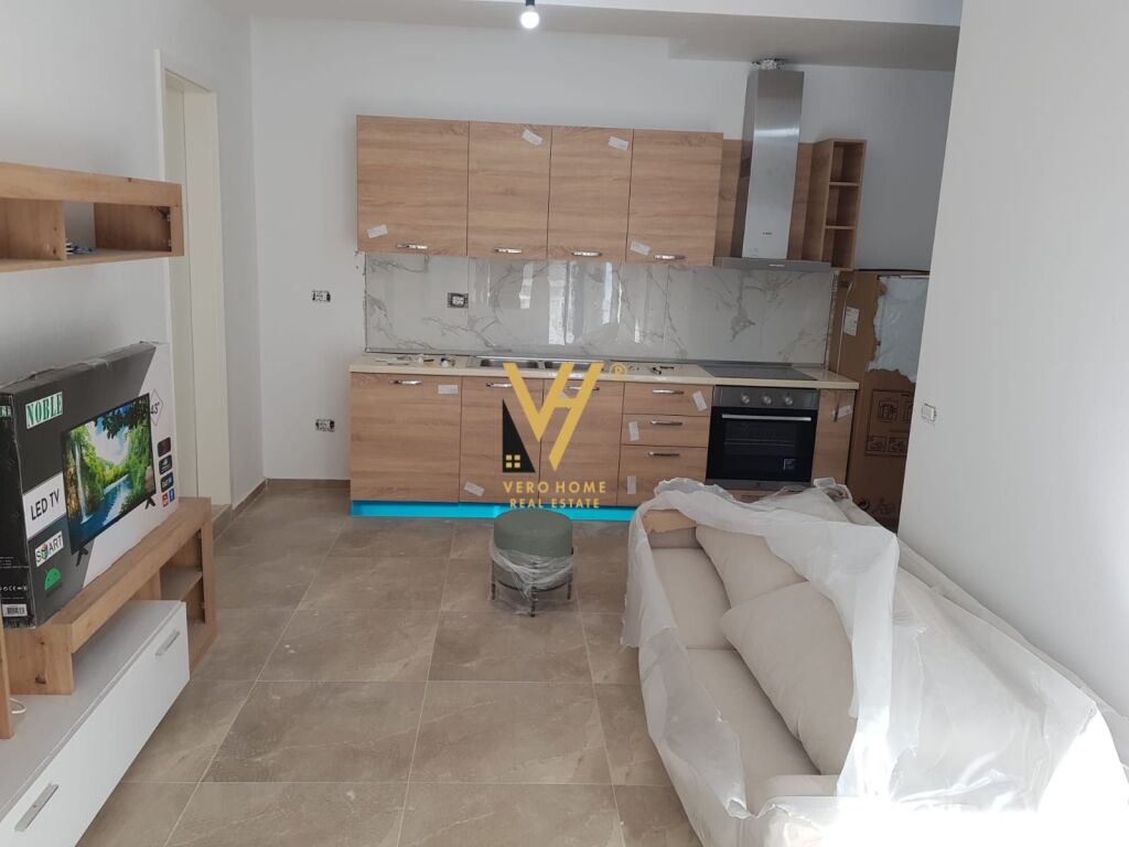 Jepet Apartament 2+1+ballkon me qera te Kompleksi Mangalem , Ali Demi 80 m2 2