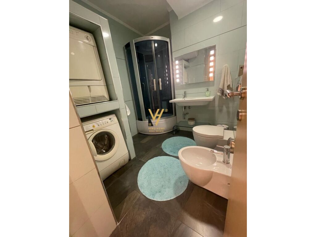 Shitet Apartament 3+1+2 te Ish Ekspozita Sot 212 m2 3