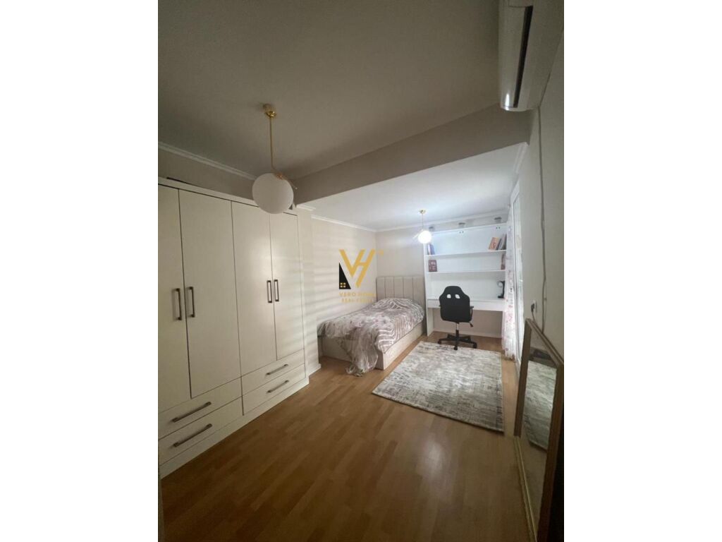 Jepet apartament me qera 3+1+2+2 posta parkimi me qera te Rezidenca Kodra e Diellit 1