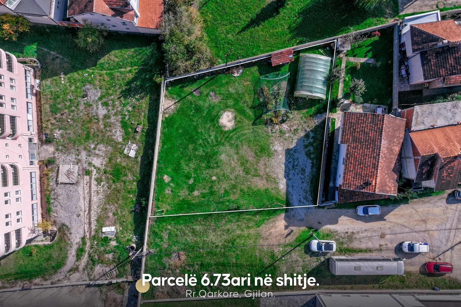 Parcelë në shitje!