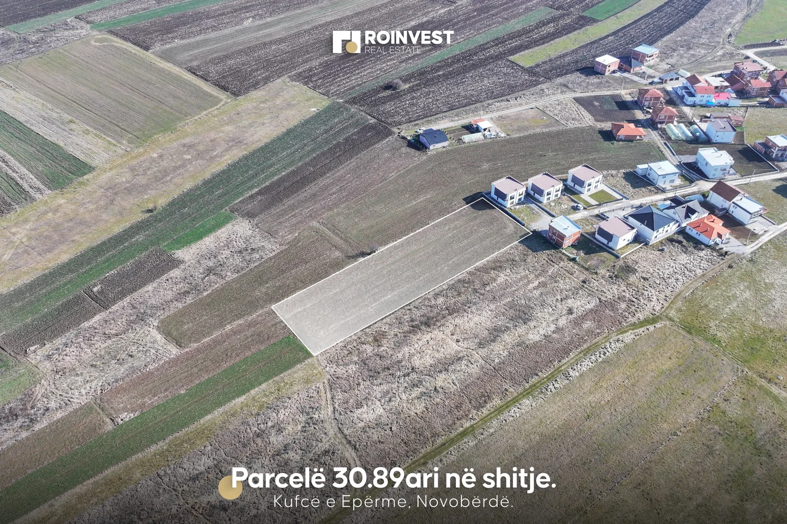 Parcelë në shitje!