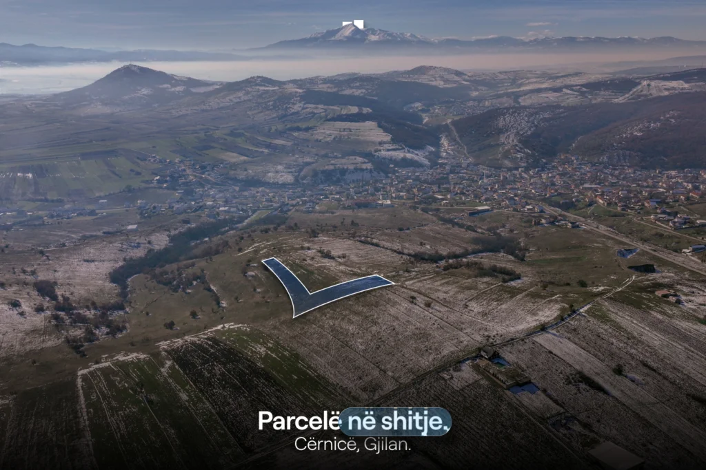 Parcelë në shitje!