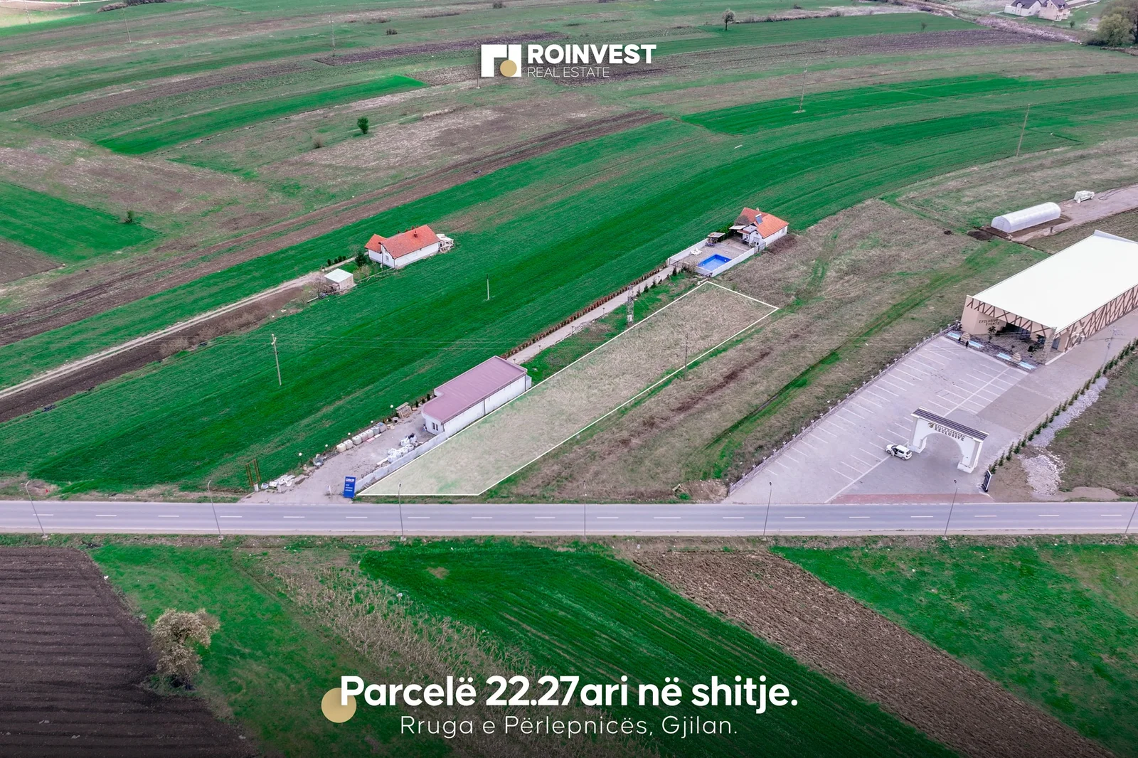 Parcelë në shitje!