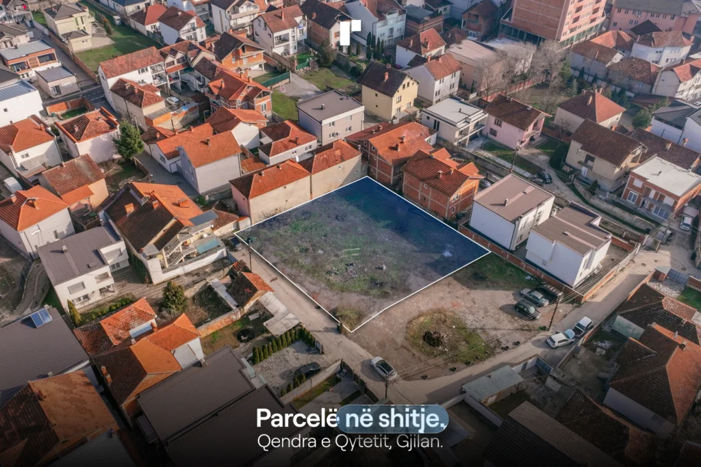 Parcelë në shitje!