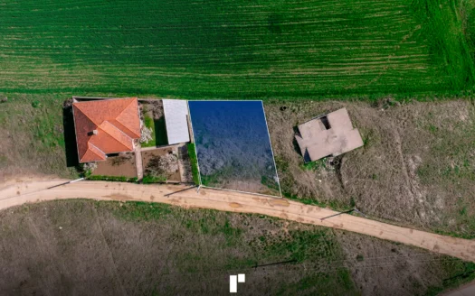 Parcelë në shitje! 3
