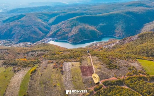 Parcelë në shitje! 3