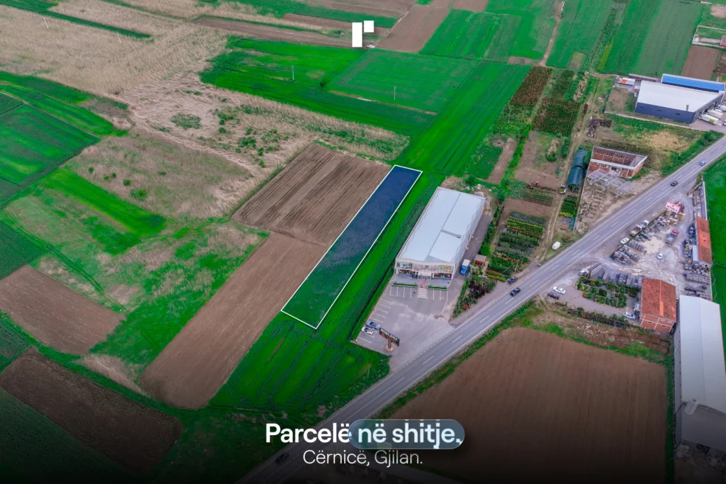 Parcelë në shitje!
