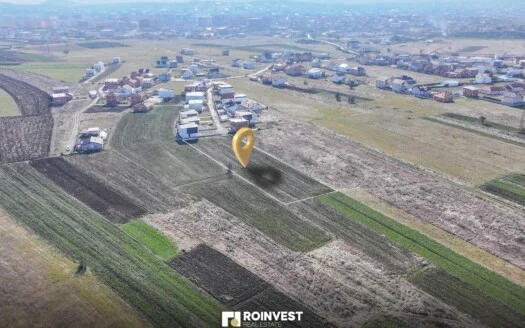 Parcelë në shitje! 4