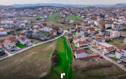 Parcelë në shitje! 4