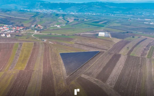 Parcelë në shitje! 4