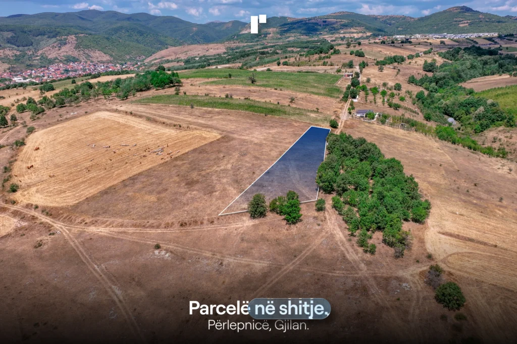 Parcelë në shitje!