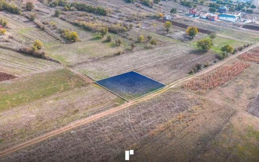 Parcelë në shitje! 4