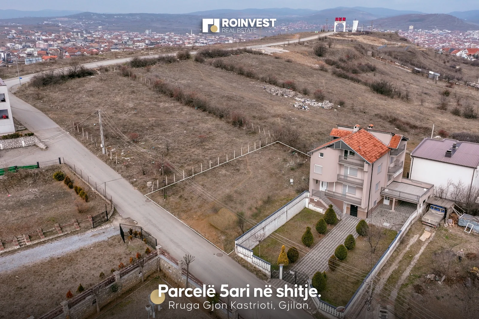 Parcelë në shitje!