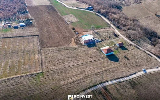 Parcelë në shitje! 4
