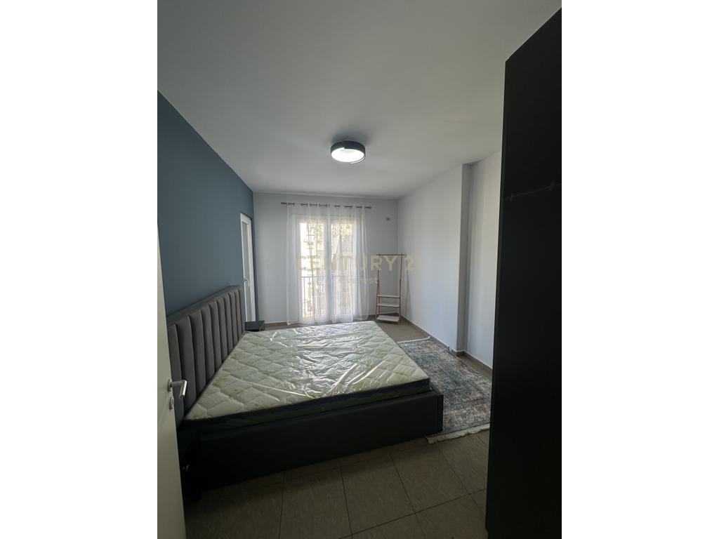 BULEVARDI ZOGU I PARE, JAPIM APARTAMENT 1+1 PER QERA! 4