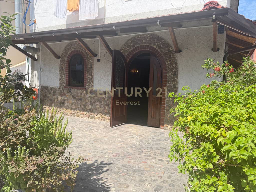 LAPRAKE, BAR-RESTAURANT FOR RENT