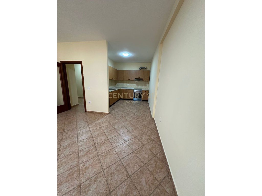 KOMUNA E PARISIT, OFFICE FOR RENT 2