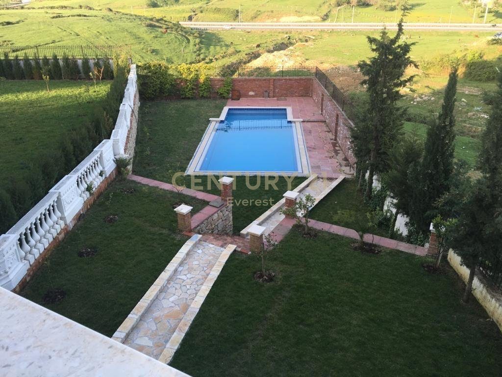 ACACIA HILLS COMPLEX – 3-STOREY VILLA + ATTIC FOR RENT