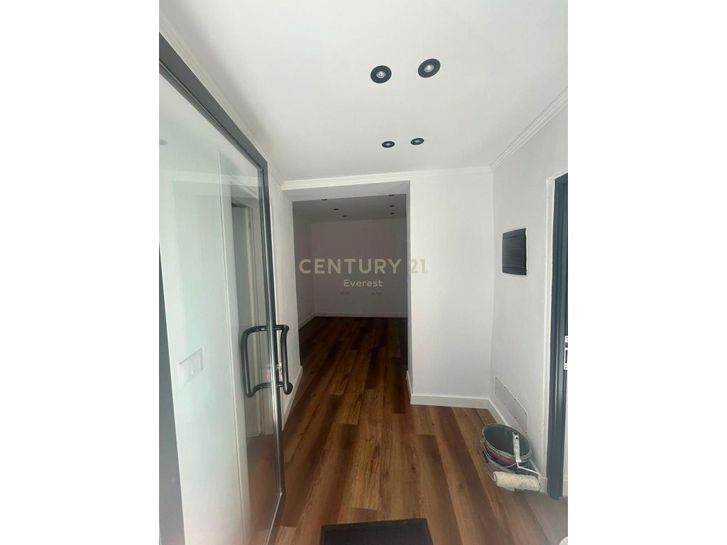 CENTER, OFFICE FOR RENT 2