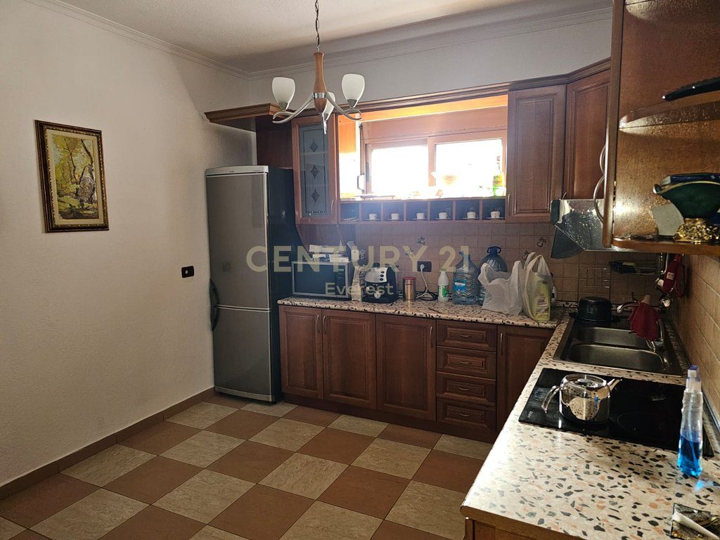 DURRES RESTAURANT, DUPLEX 2+1+2 FOR SALE WITH 100M2 BASEMENT