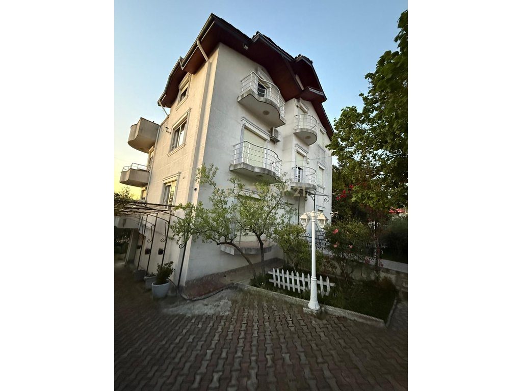 FARKES LAKEFRONT APARTMENTS, FOR RENT 2