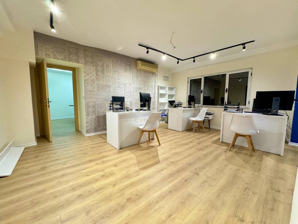 OFFICE FOR RENT AT PIAZZA! 4