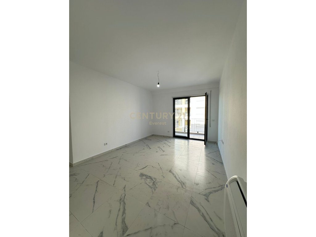 ISH STACIONI I TRENIT, OFFICE FOR RENT 4
