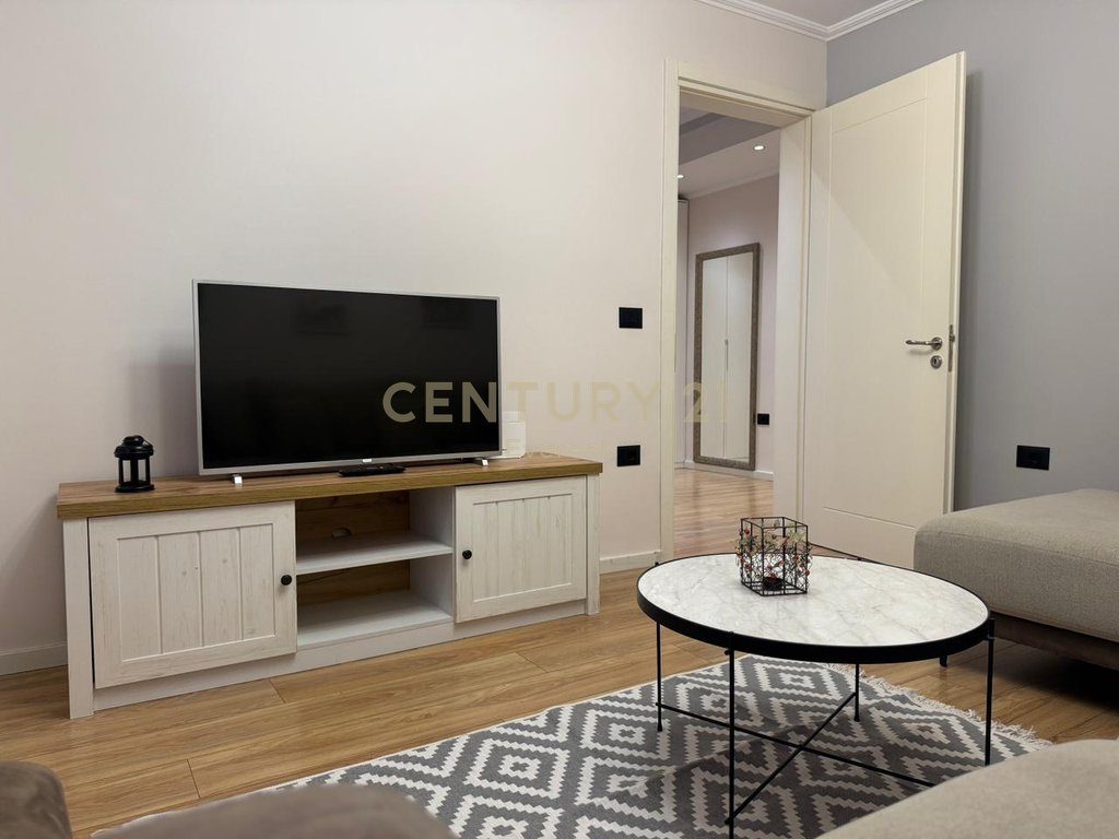 DURRES STREET, APARTMENT 2+1 FOR RENT! 4