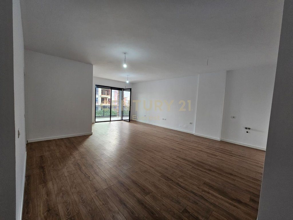 MAY 5, APARTMENT FOR RENT SUITABLE FOR A CLINIC