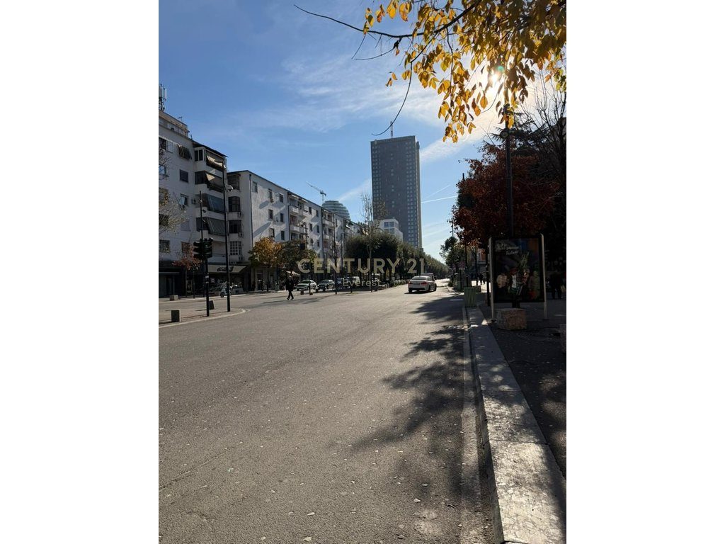 BLV. ZOGU I PARE, COMMERCIAL ENVIRONMENT FOR SALE