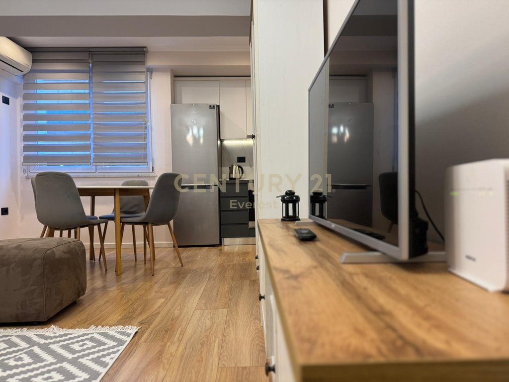 DURRES STREET, APARTMENT 2+1 FOR RENT! 3