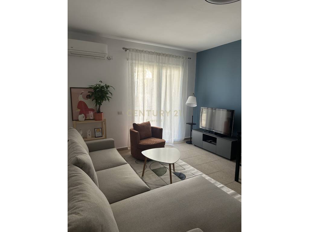 BULEVARDI ZOGU I PARE, JAPIM APARTAMENT 1+1 PER QERA!