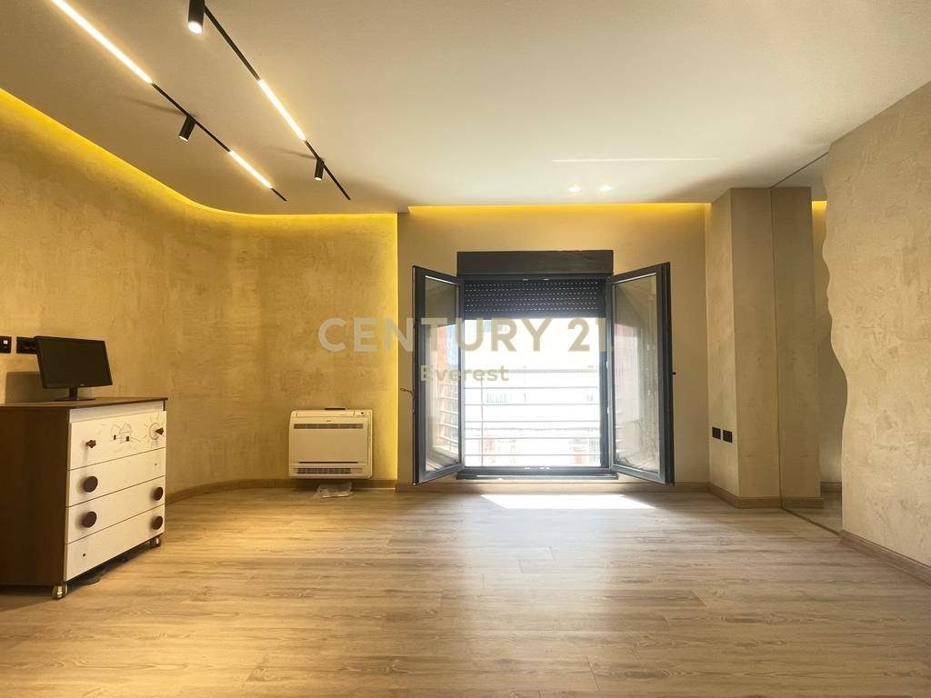 RR. JORDAN MISJA, RENT APARTMENT/OFFICE FOR 3+1+2+VERANDA+PARKING SPACE! 4