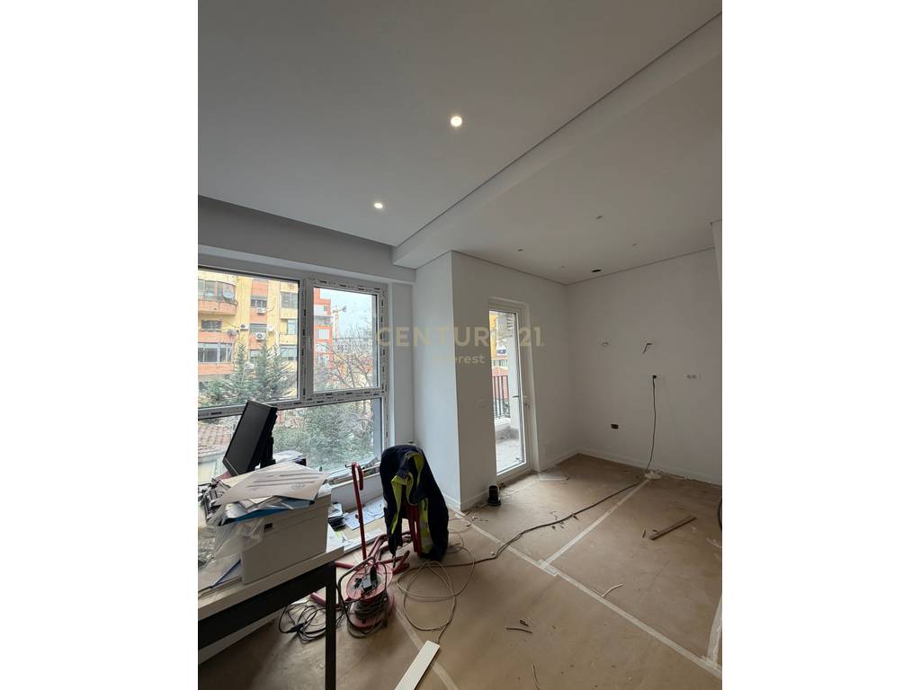 21 Dhjetori, Shesim Apartament 1+1! 3