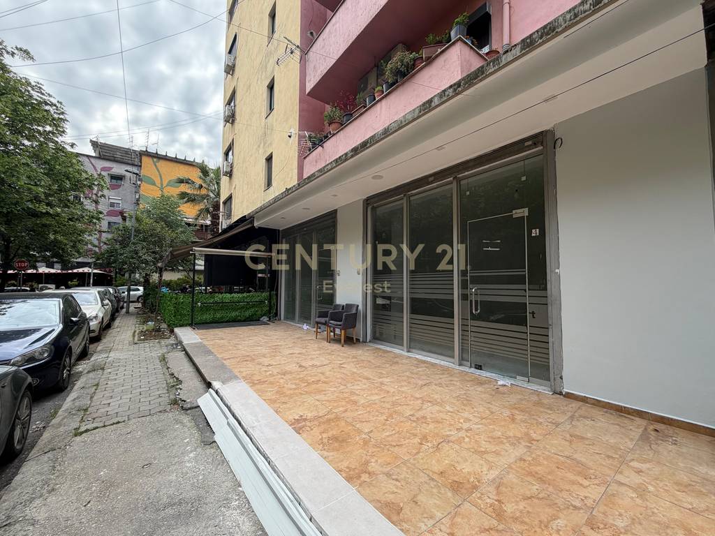 PALLATI ME SHIGJETA, BAR/CAFE FOR RENT 2