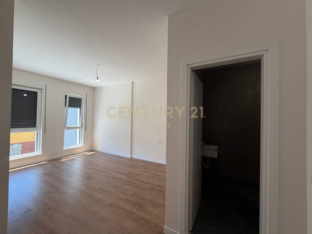 MAY 5, OFFICE SPACE FOR RENT AVAILABLE 4