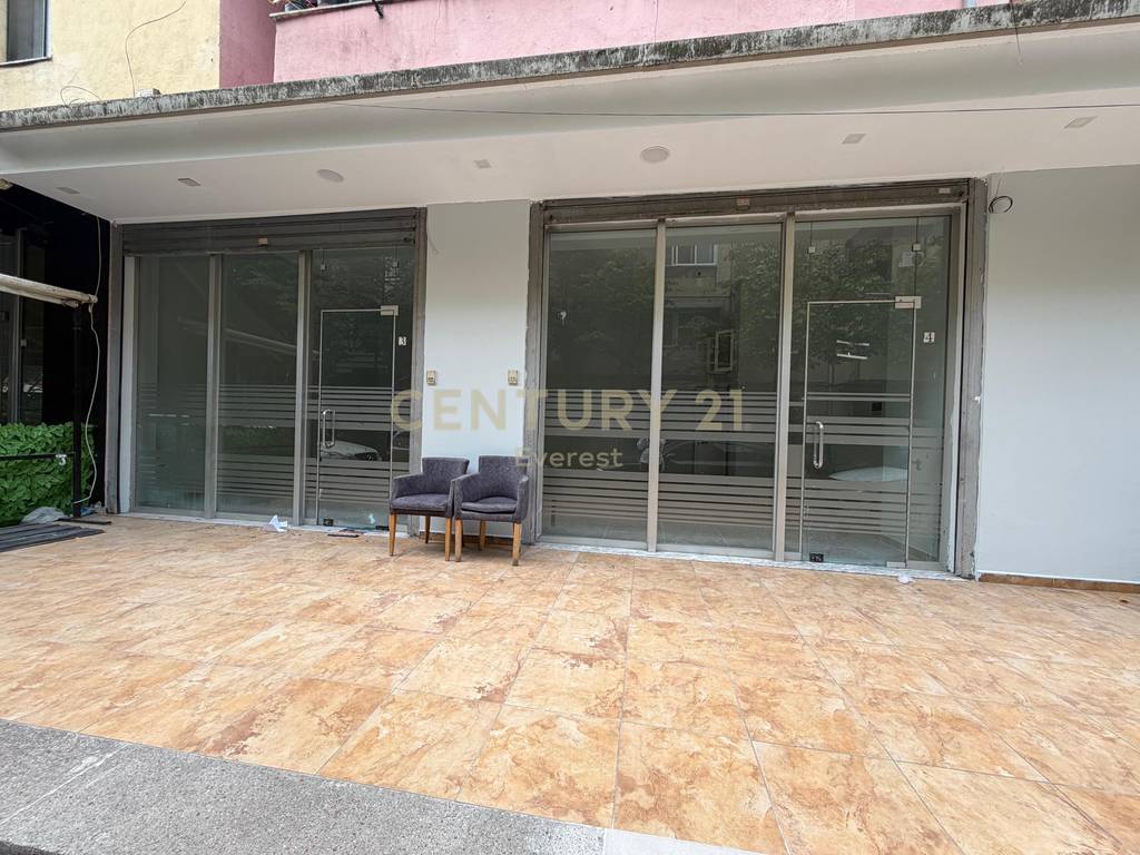PALLATI ME SHIGJETA, BAR/CAFE FOR RENT