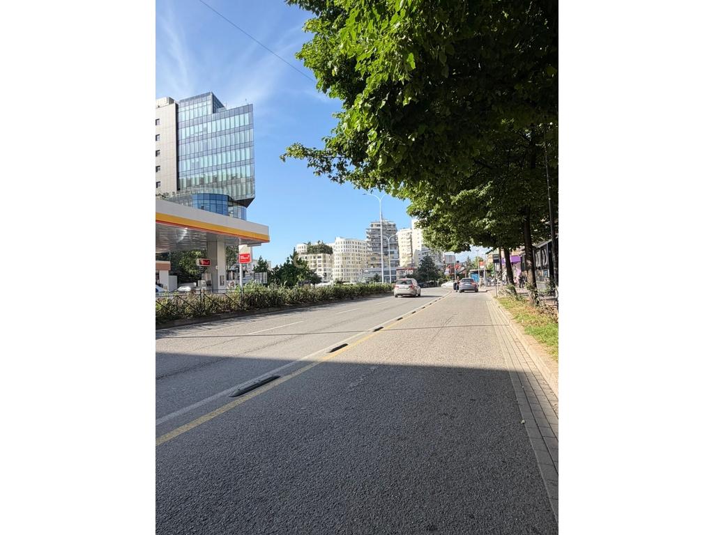 ZOGU I ZI, COMMERCIAL ENVIRONMENT FOR SALE!