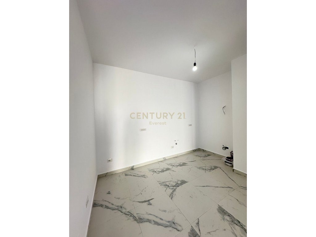 ISH STACIONI I TRENIT, OFFICE FOR RENT 3