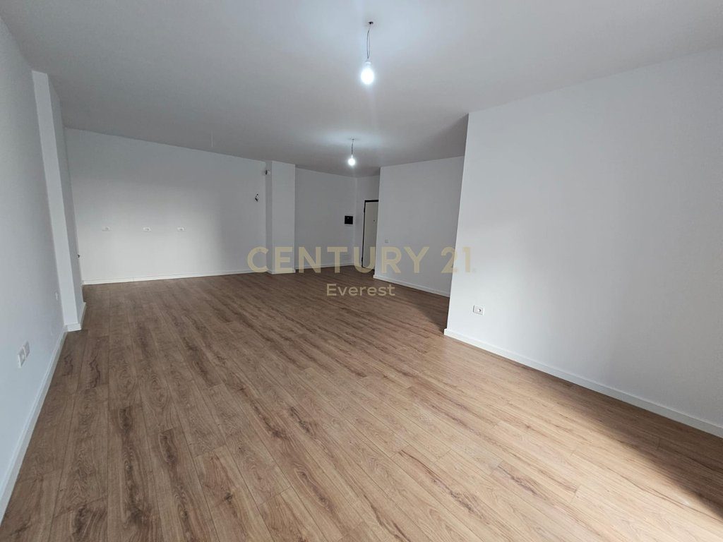 MAY 5, APARTMENT FOR RENT SUITABLE FOR A CLINIC 2