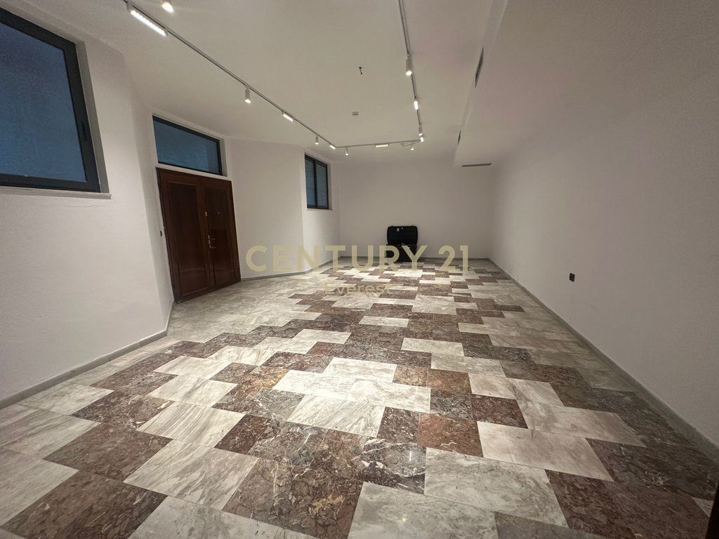 ELBASAN STREET, UNIQUE VILLA FOR RENT