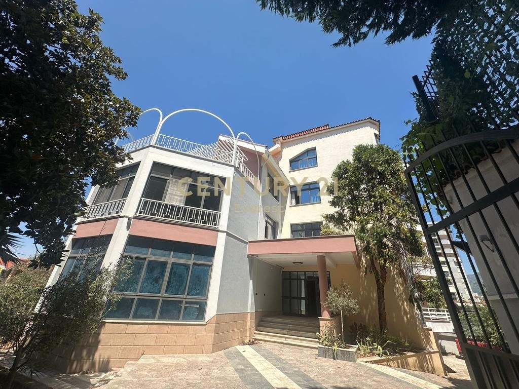 ELBASAN STREET, UNIQUE VILLA FOR RENT