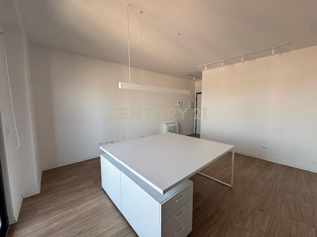 GARDEN BUILDING, OFFICE FOR RENT 4