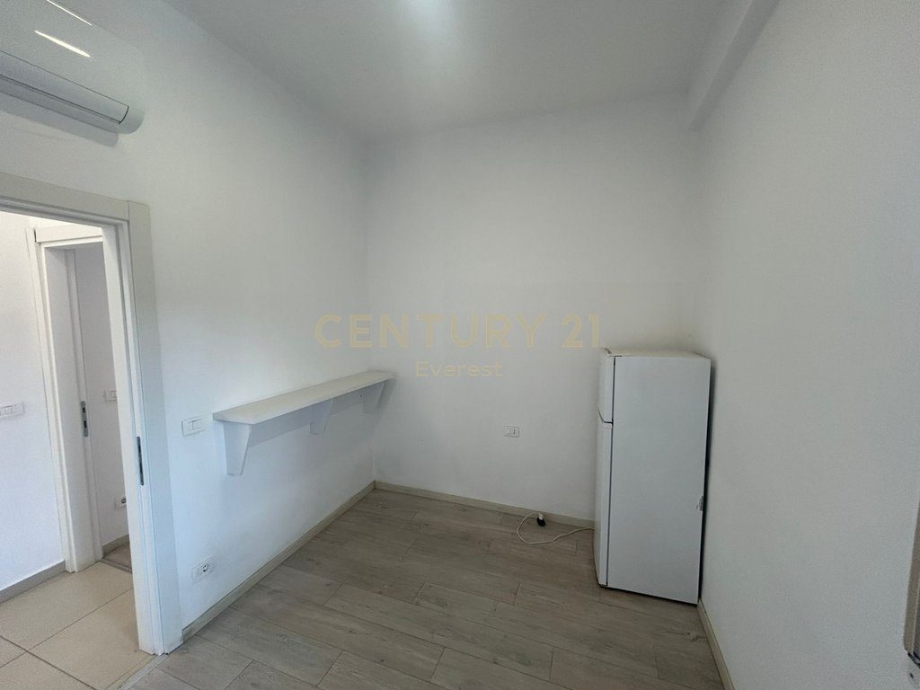 BLV. ZOGU I PARE, OFFICE FOR RENT 4