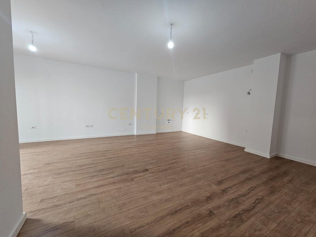 MAY 5, APARTMENT FOR RENT SUITABLE FOR A CLINIC 3