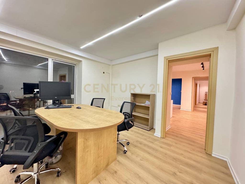 OFFICE FOR RENT AT PIAZZA! 3