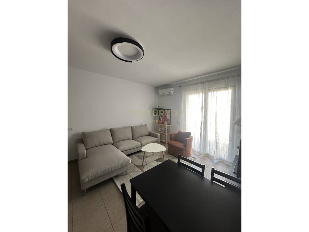 BULEVARDI ZOGU I PARE, JAPIM APARTAMENT 1+1 PER QERA! 3