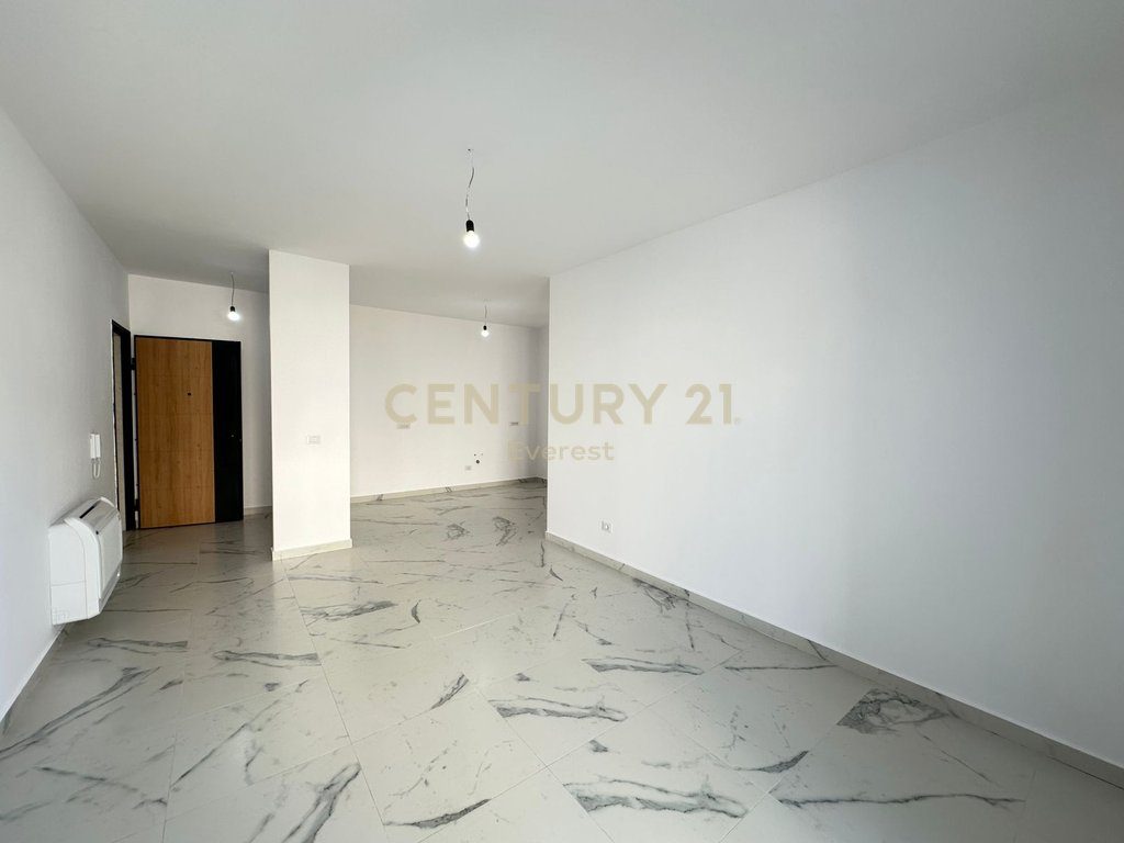 ISH STACIONI I TRENIT, OFFICE FOR RENT 2